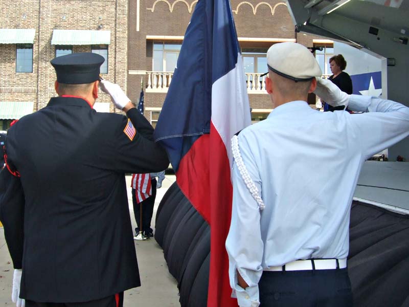 Honor guard and ROTC saluteMilitary Vet Tribute 20